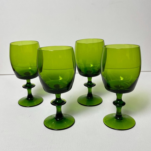 Vintage Emerald Color Wine Glass Set